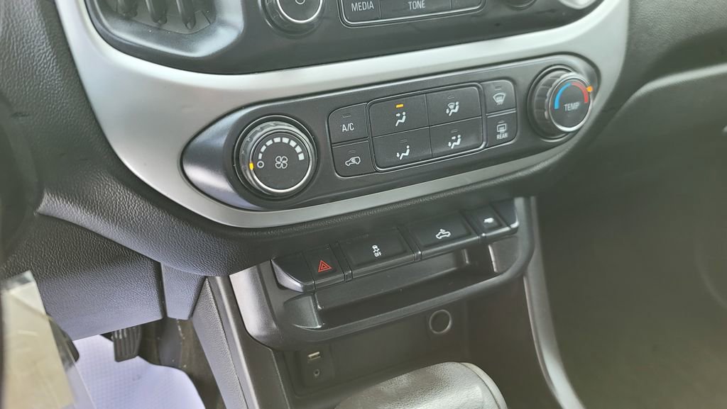 Used 2015 Chevrolet Colorado LT w/ LT Convenience Package image 22