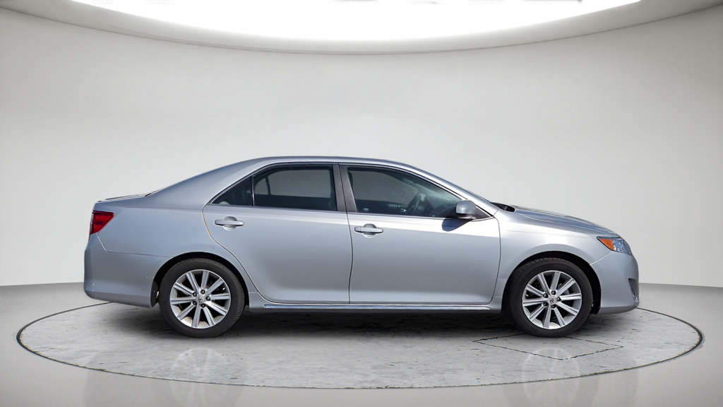 Used 2013 Toyota Camry XLE w/ Leather Pkg FWD image 3