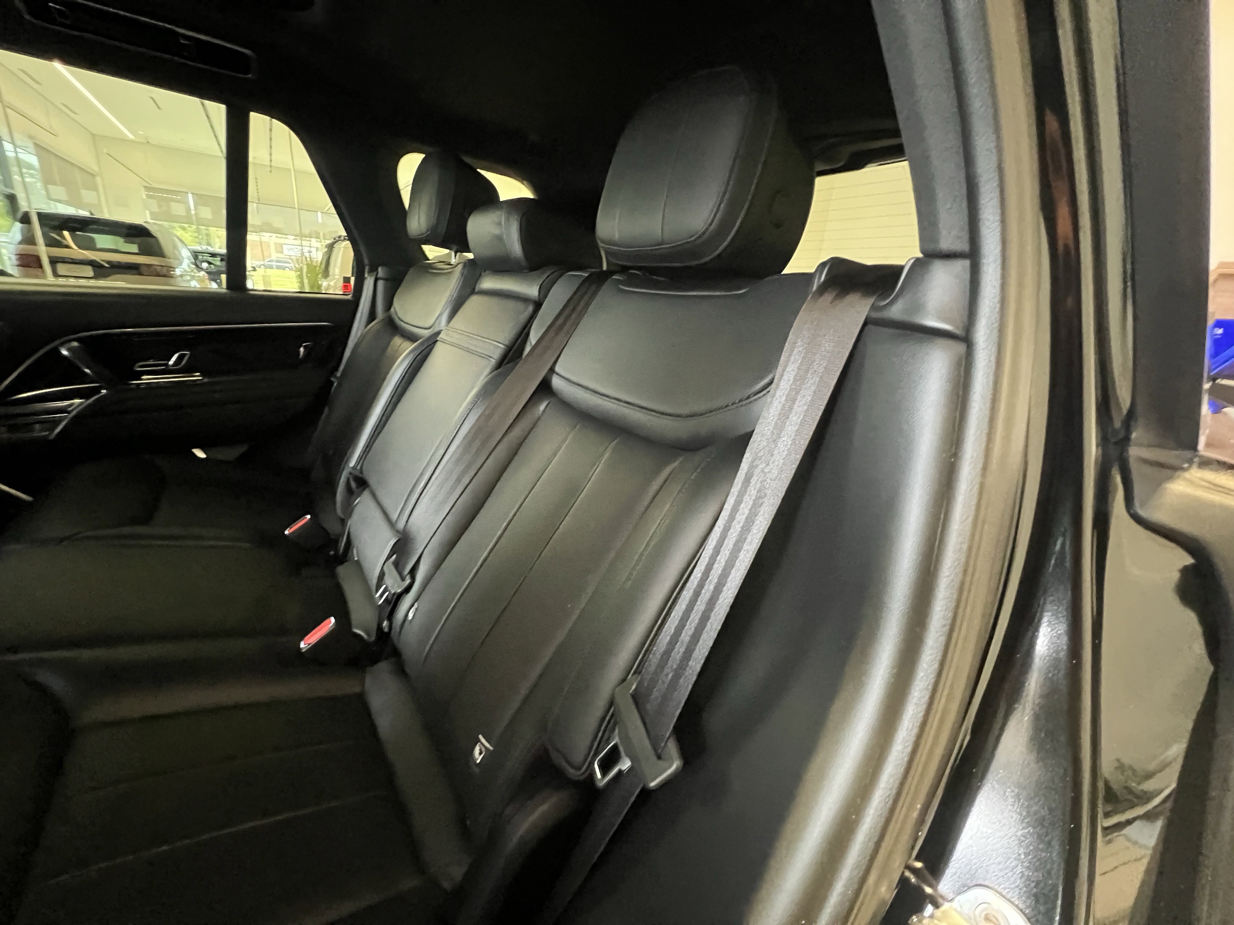 Used 2023 Land Rover Range Rover SE image 30
