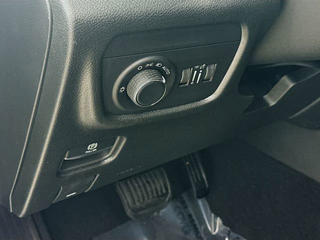 New 2025 Jeep Grand Cherokee Altitude image 10