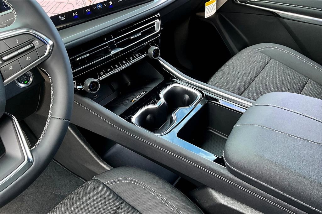 New 2026 Chevrolet Traverse LT image 8