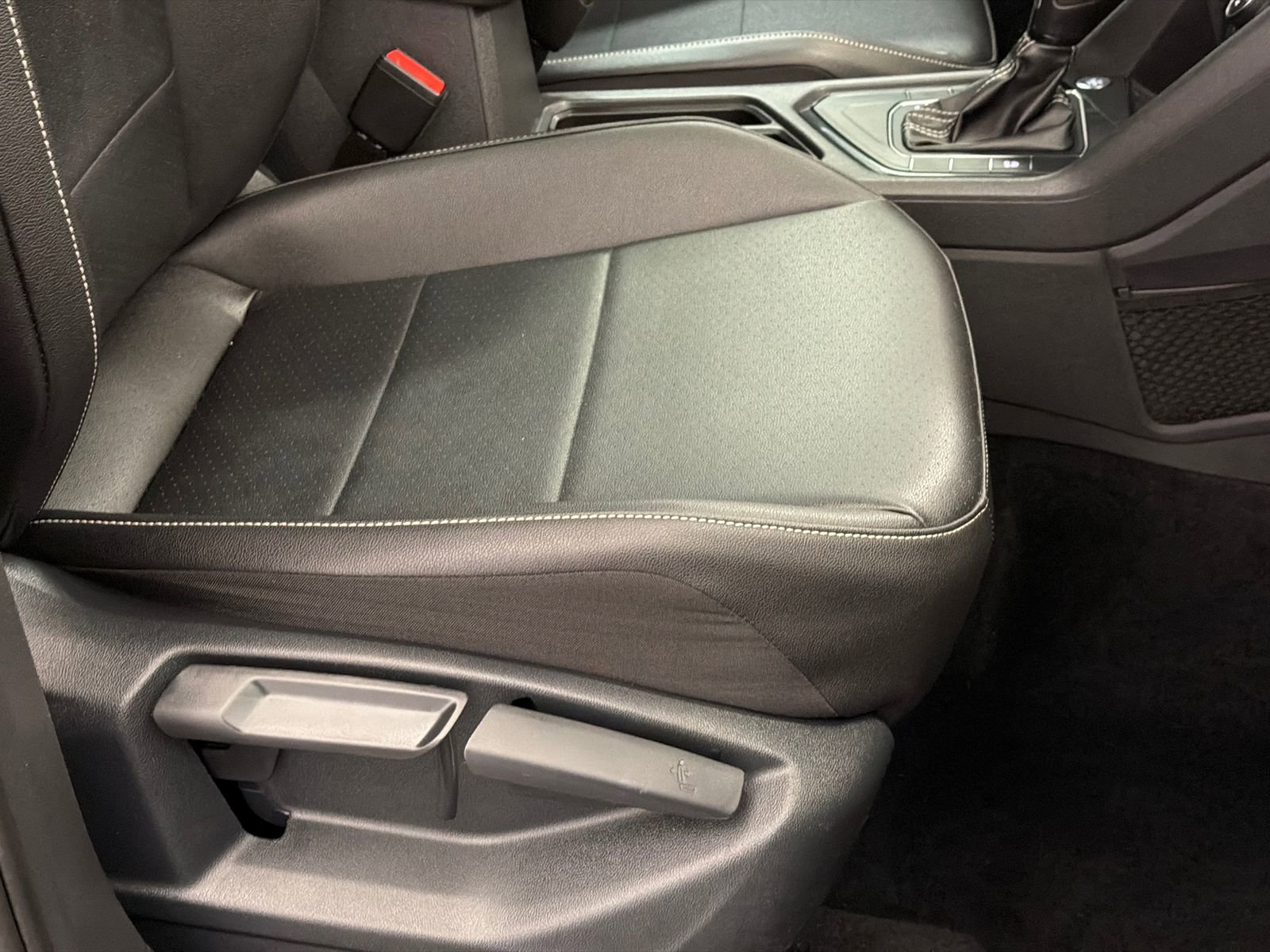 Used 2021 Volkswagen Tiguan SE FWD image 11