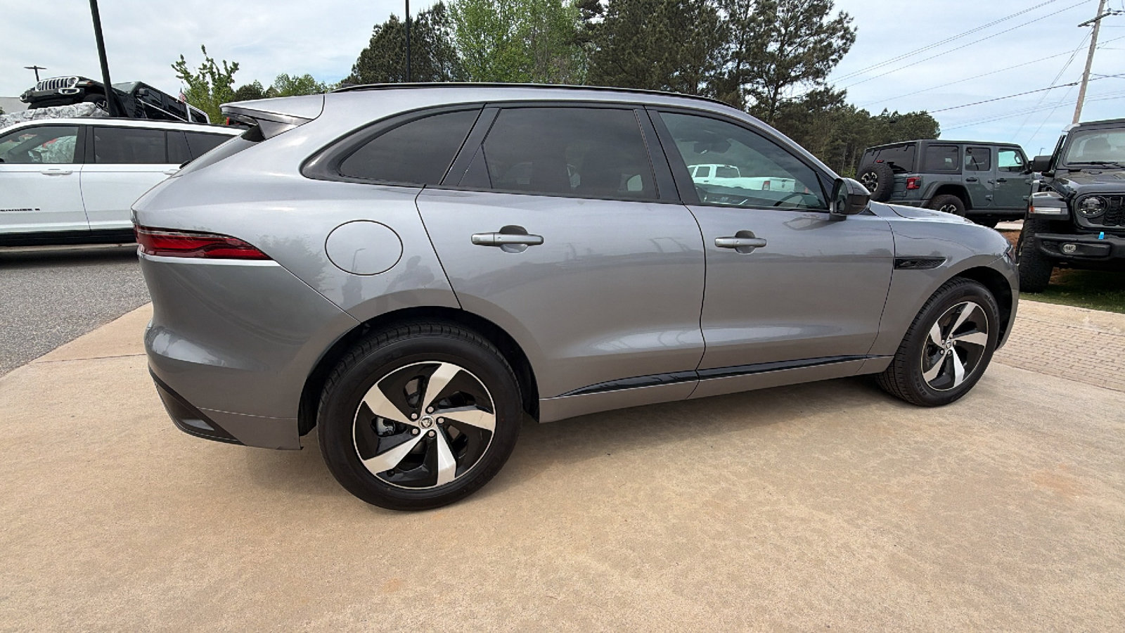 Used 2024 Jaguar F-PACE R-Dynamic S AWD/4WD image 8