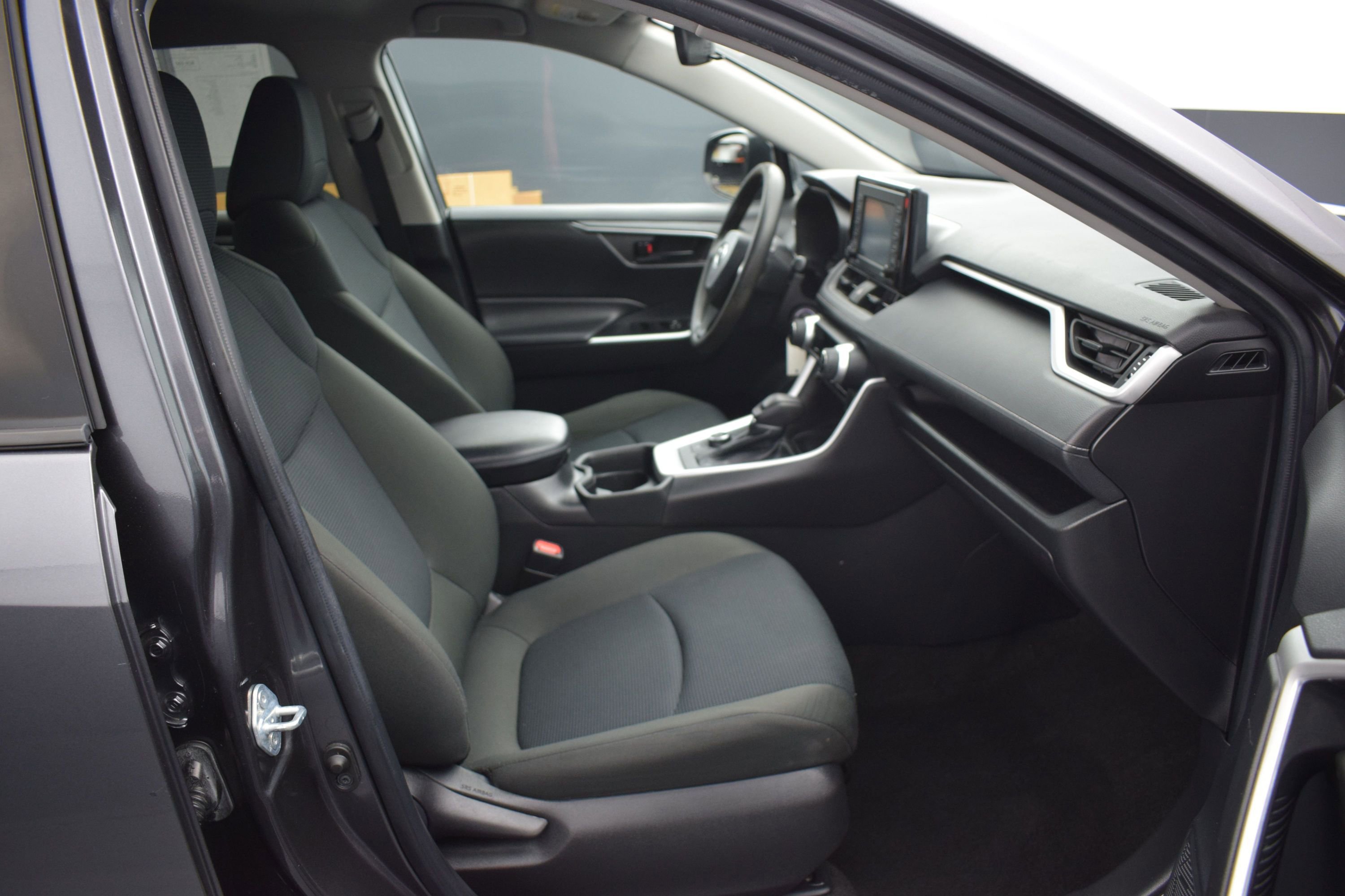 Used 2021 Toyota RAV4 LE AWD/4WD image 10