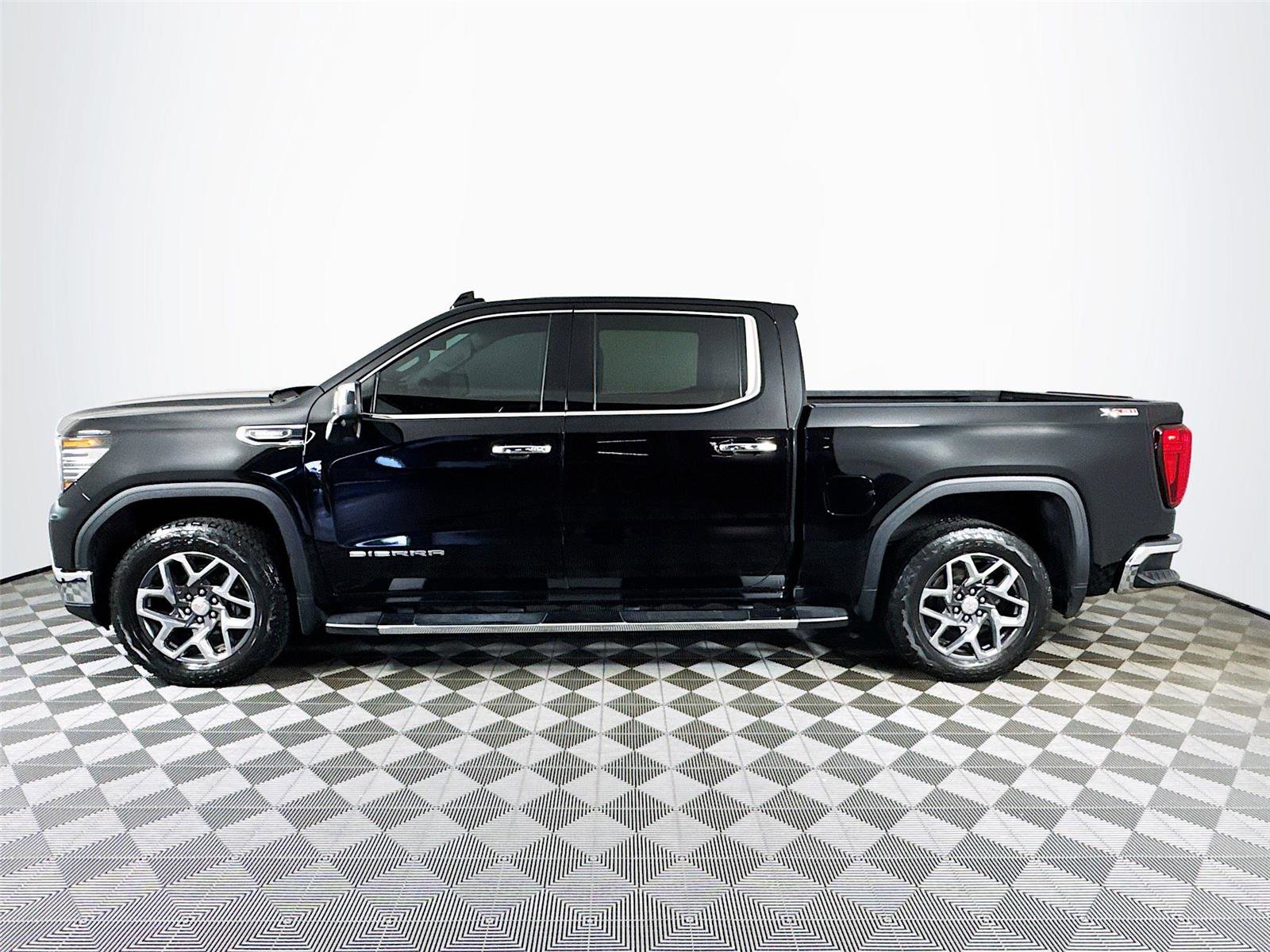 Certified 2024 GMC Sierra 1500 SLT w/ SLT Premium Plus Package AWD/4WD image 8