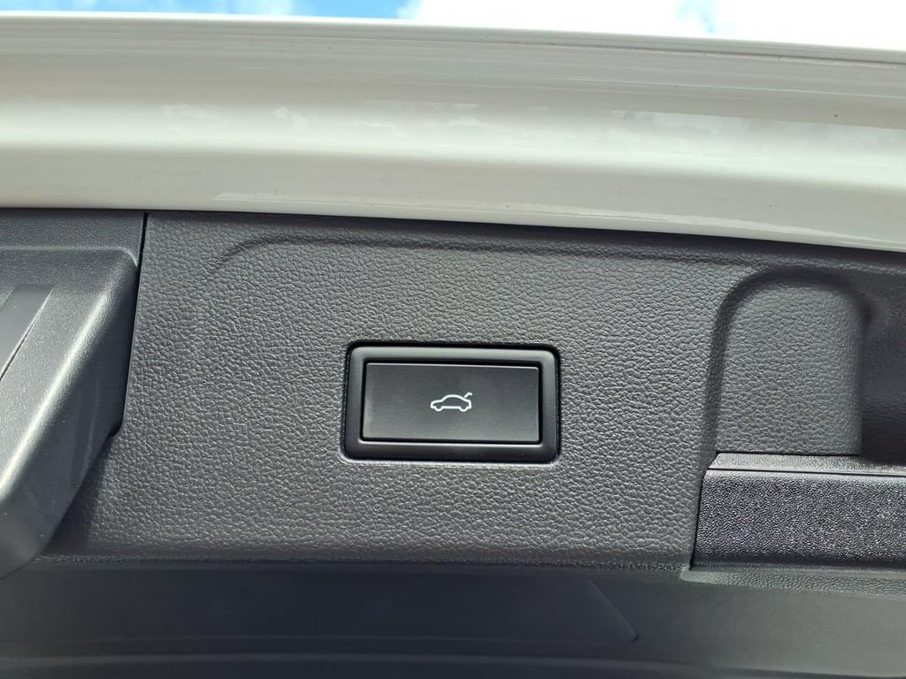 Used 2025 Volkswagen Atlas SEL Premium R-Line AWD/4WD image 27