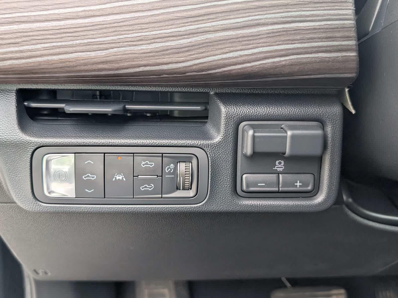 Certified 2025 GMC Sierra EV Denali AWD/4WD image 23