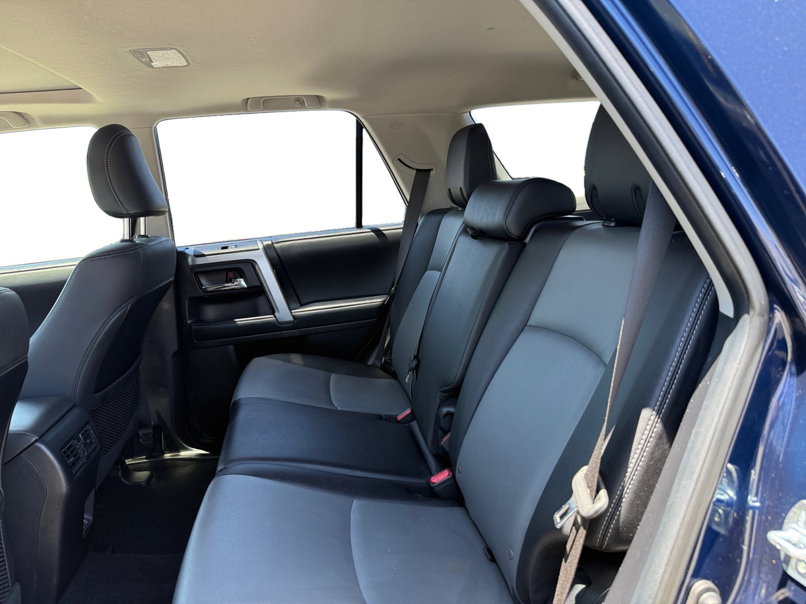 Used 2021 Toyota 4Runner SR5 Premium w/ Moonroof Package AWD/4WD image 11