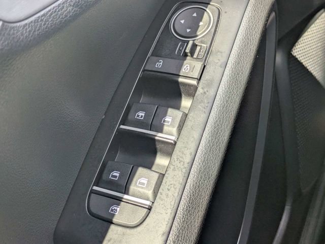 Used 2025 Kia Soul LX FWD image 22
