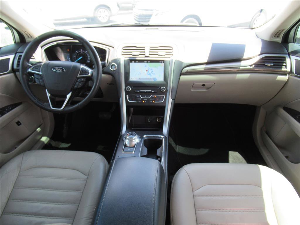 Used 2018 Ford Fusion SE w/ Equipment Group 602A FWD image 11