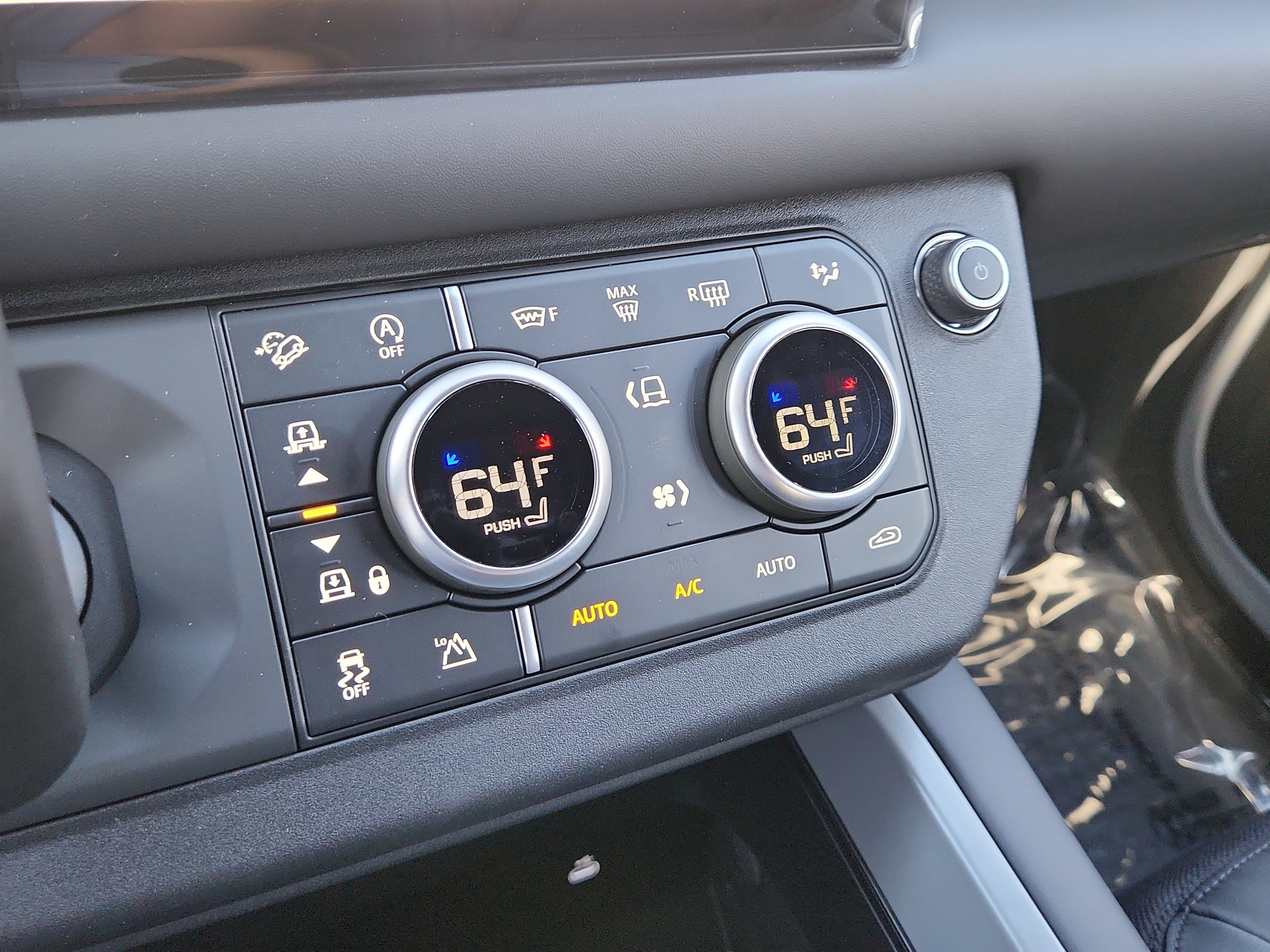 New 2025 Land Rover Defender 90 V8 image 28