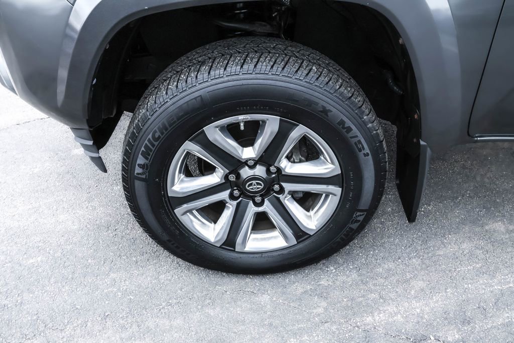 Used 2019 Toyota Tacoma Limited image 13