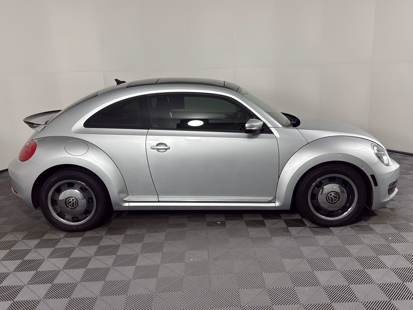 Used 2012 Volkswagen Beetle 2.5 FWD image 2