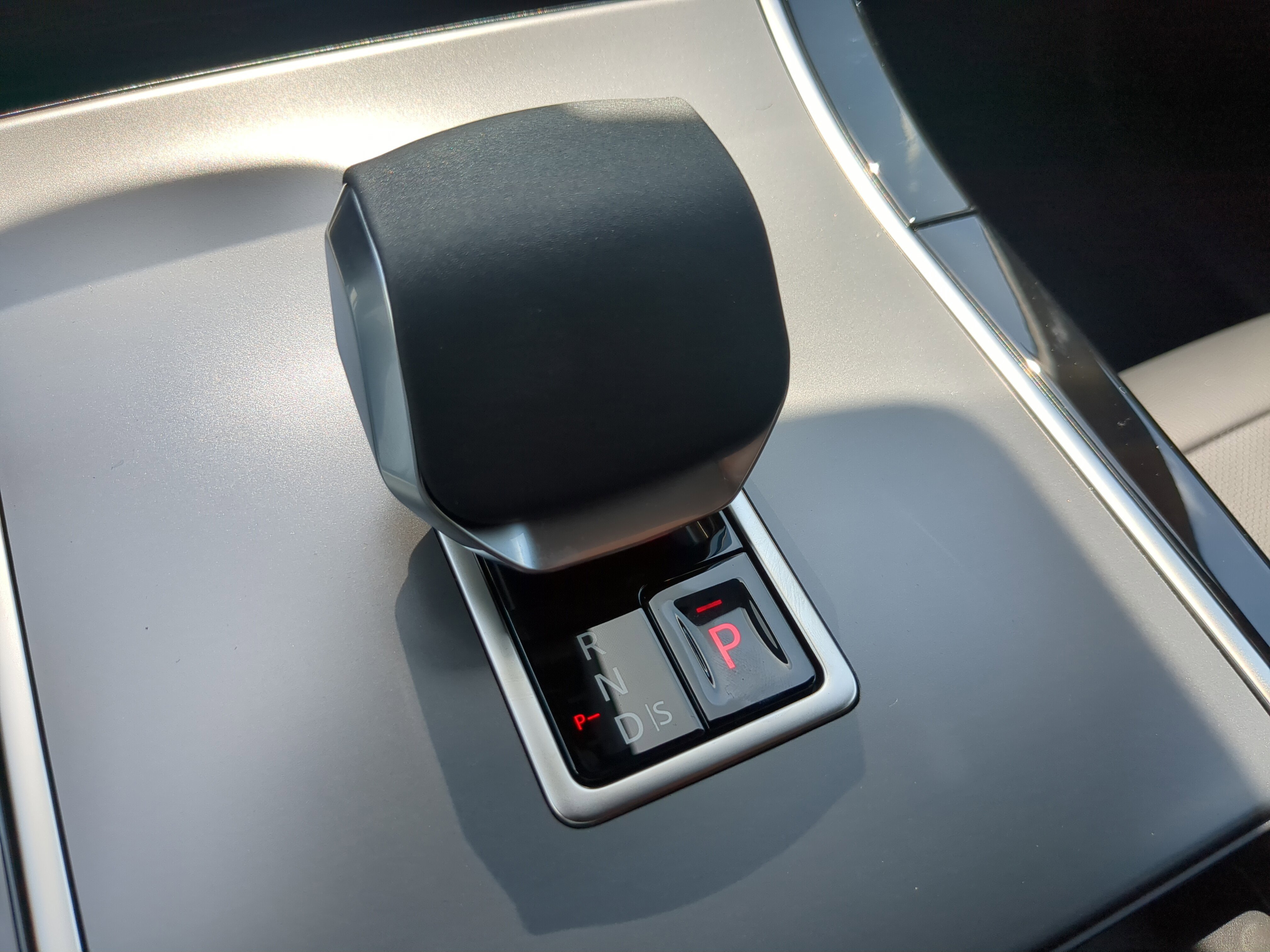 New 2026 Land Rover Range Rover Velar S image 25