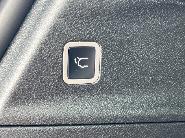 Used 2025 Chrysler Pacifica Select FWD image 40