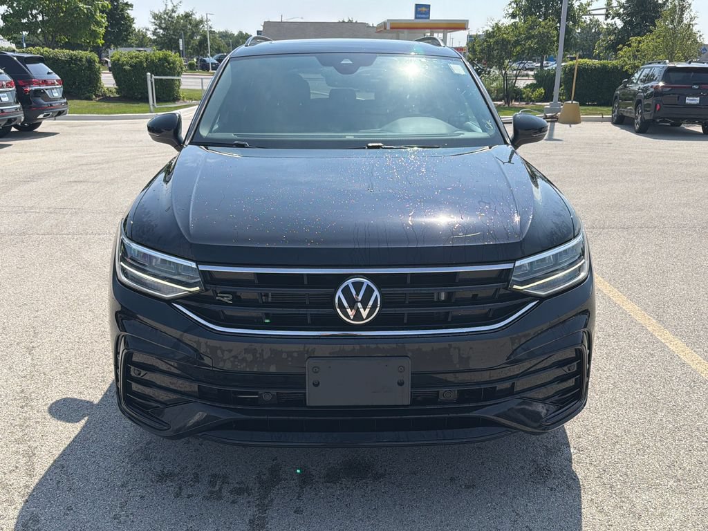 Used 2023 Volkswagen Tiguan SE R-Line AWD/4WD image 2