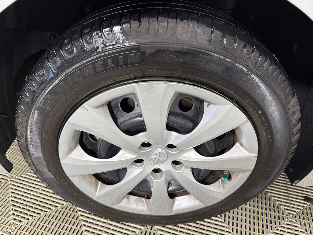 Used 2020 Toyota Corolla LE FWD image 17