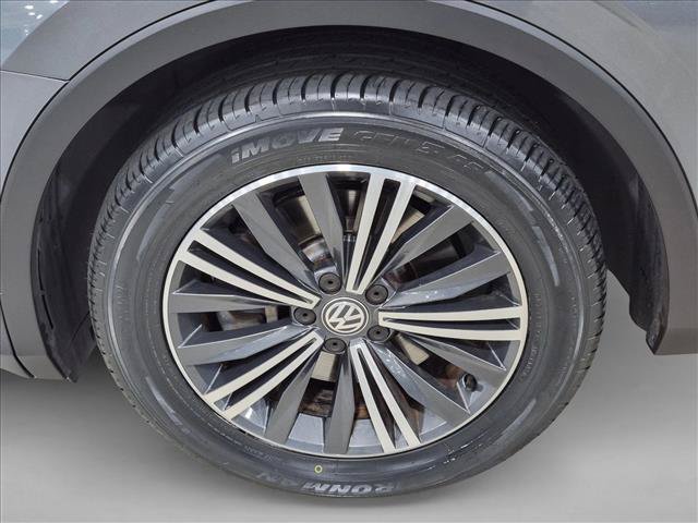 Used 2018 Volkswagen Tiguan SEL FWD image 26