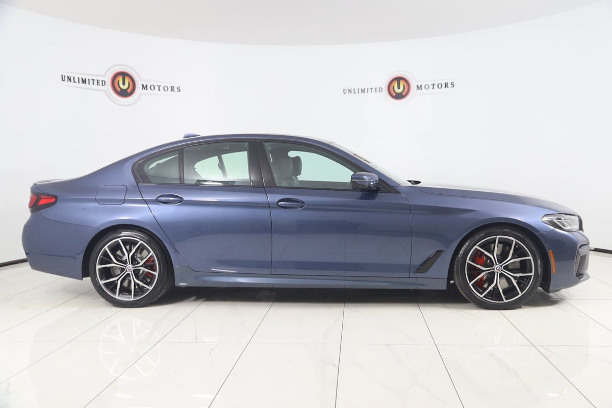 Used 2023 BMW M550i xDrive w/ Executive Package AWD/4WD image 2
