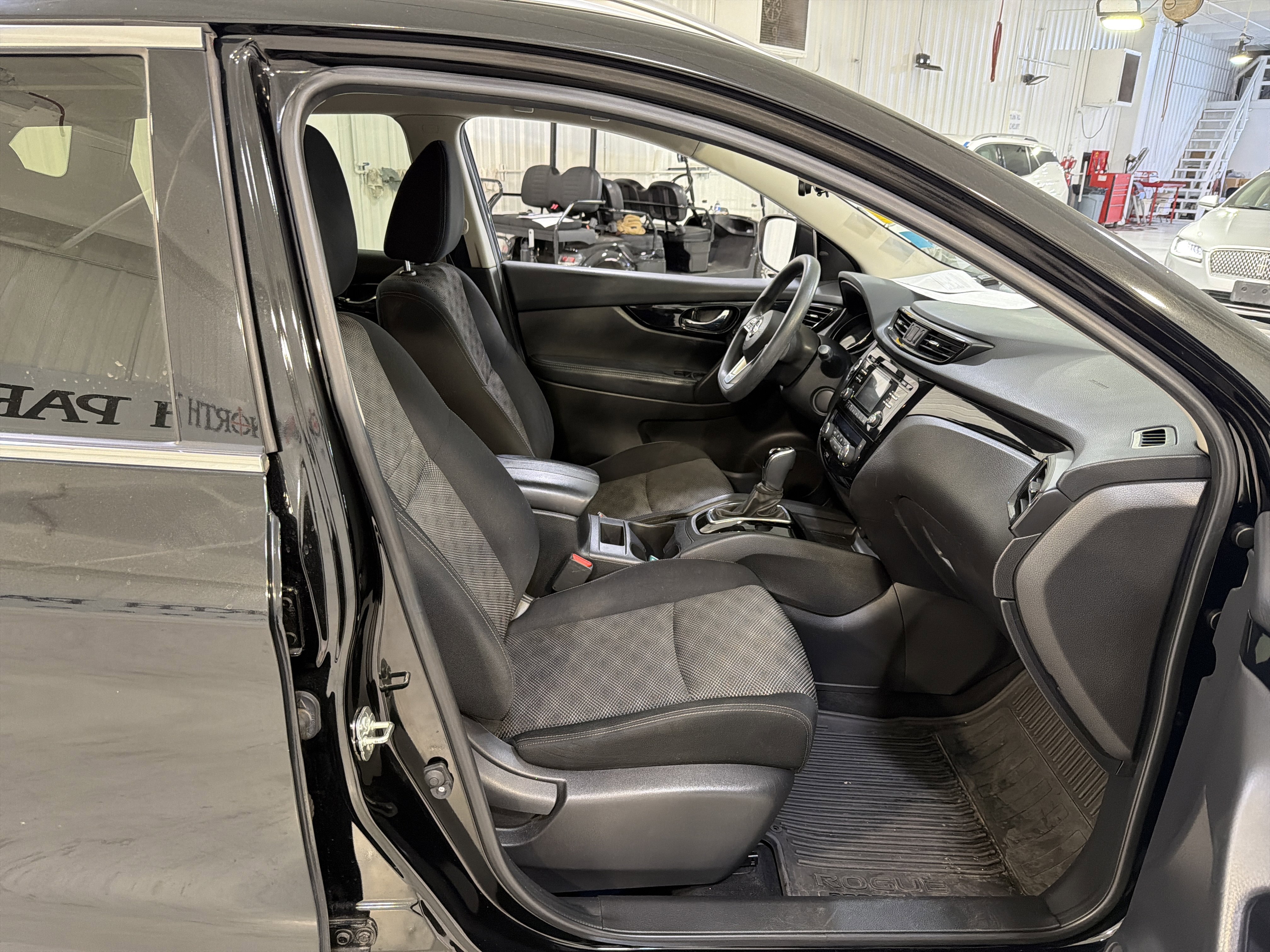 Used 2018 Nissan Rogue Sport SV image 13