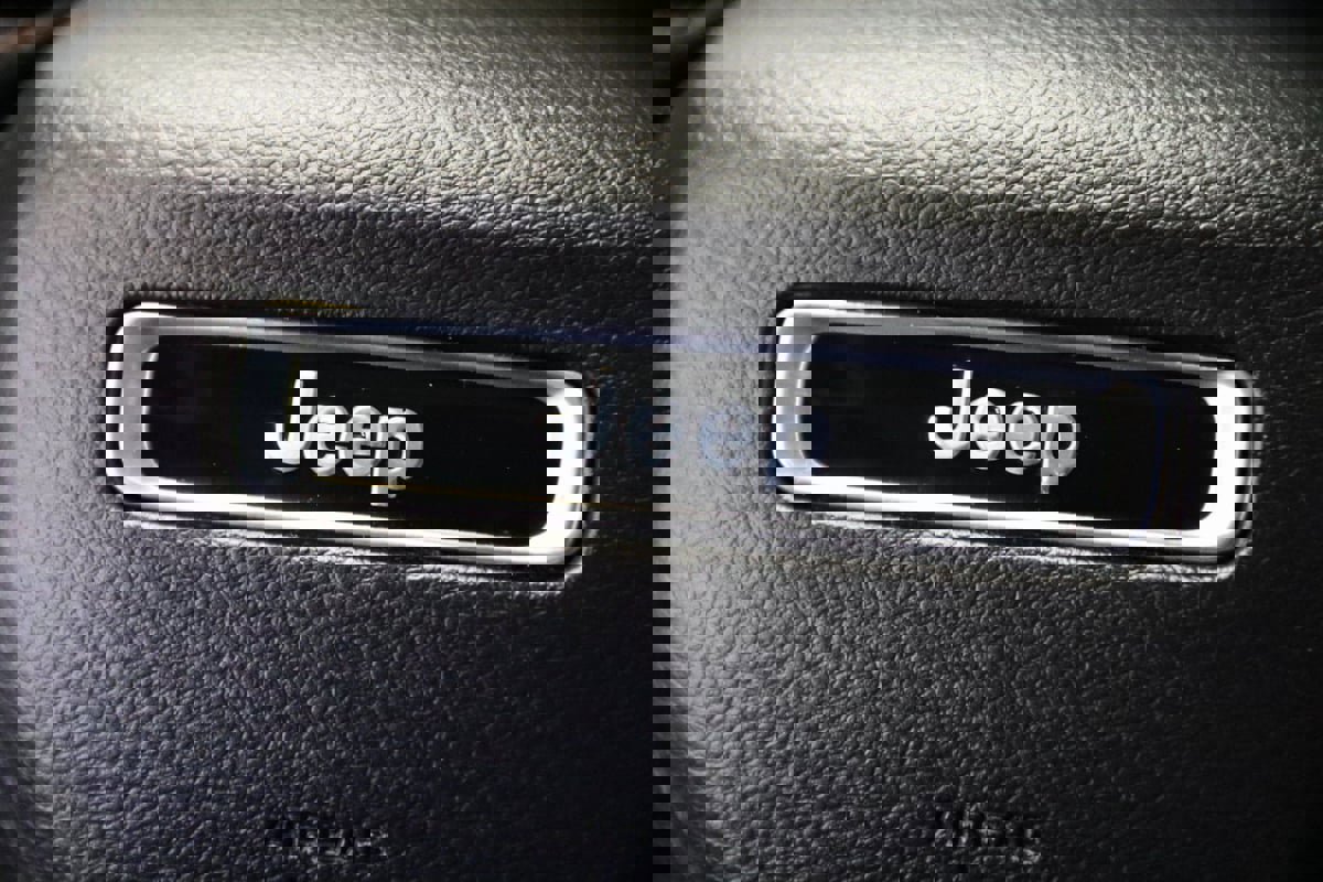 Used 2022 Jeep Compass Limited image 19