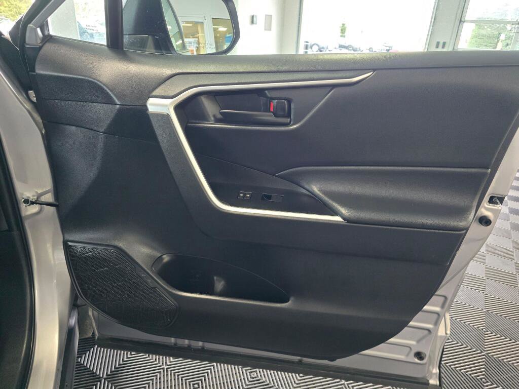 Used 2025 Toyota RAV4 LE image 41