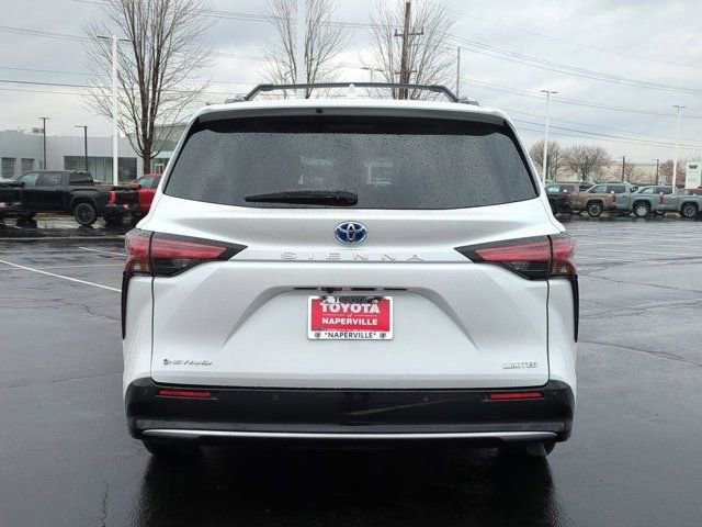 Used 2025 Toyota Sienna Limited image 6