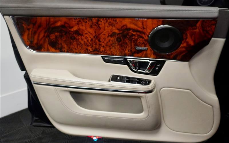 Used 2016 Jaguar XJ L Portfolio image 41