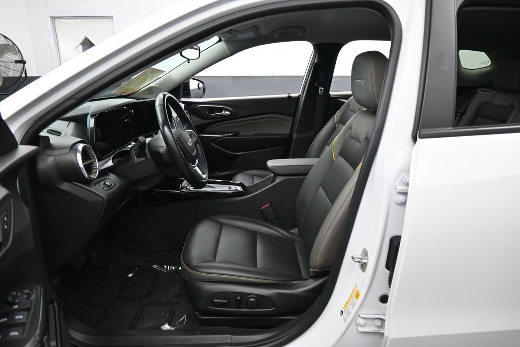 Used 2025 Chevrolet Trax ACTIV FWD image 11