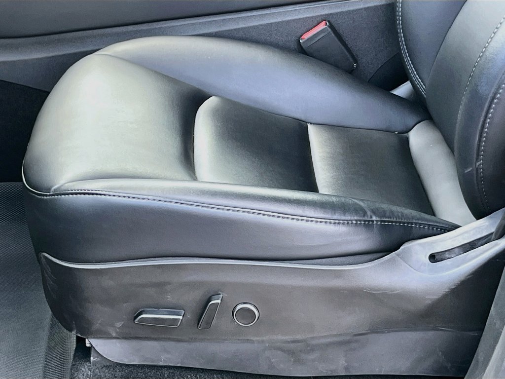 Used 2025 Tesla Model Y Long Range RWD image 18