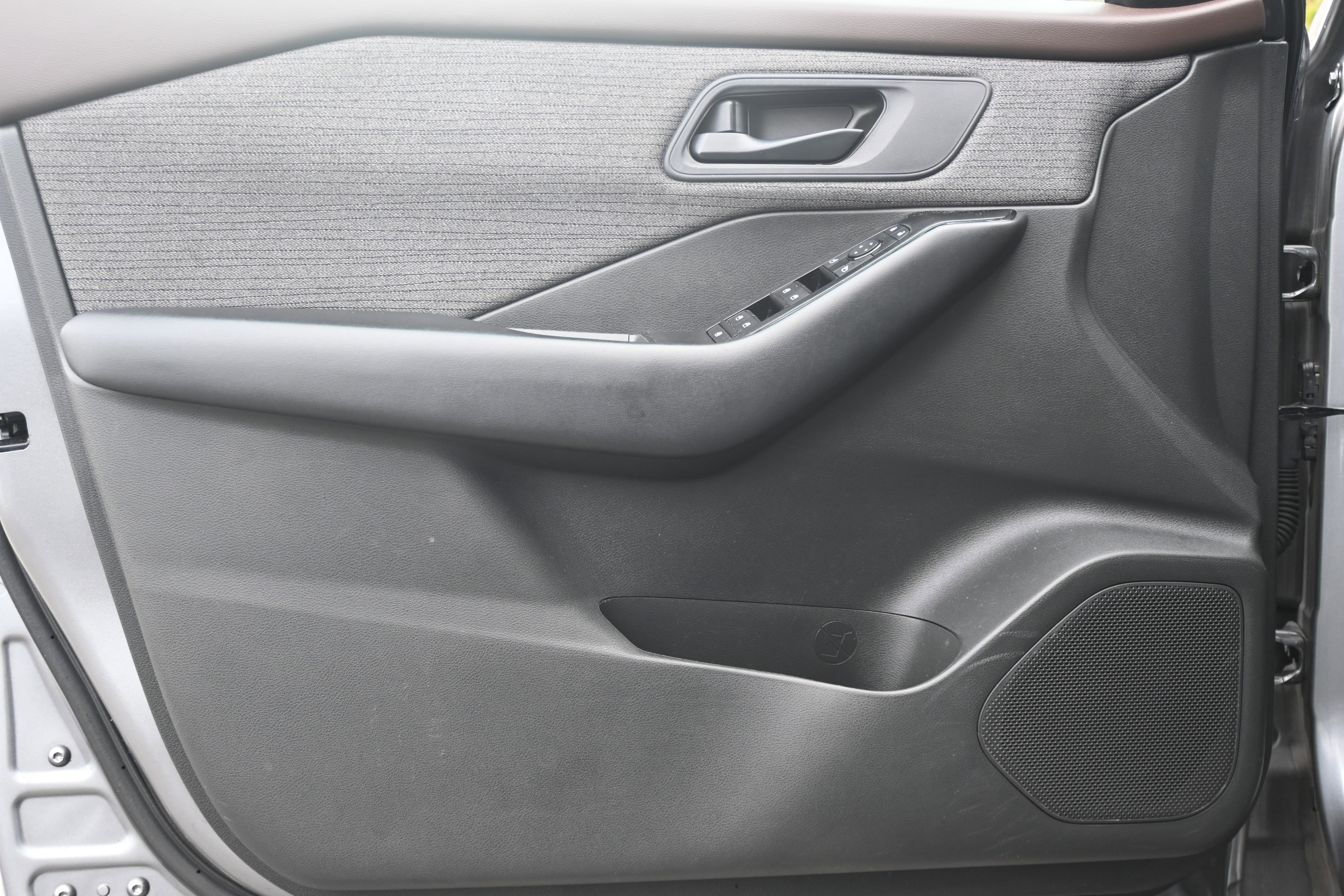 Used 2023 Nissan Rogue S image 14