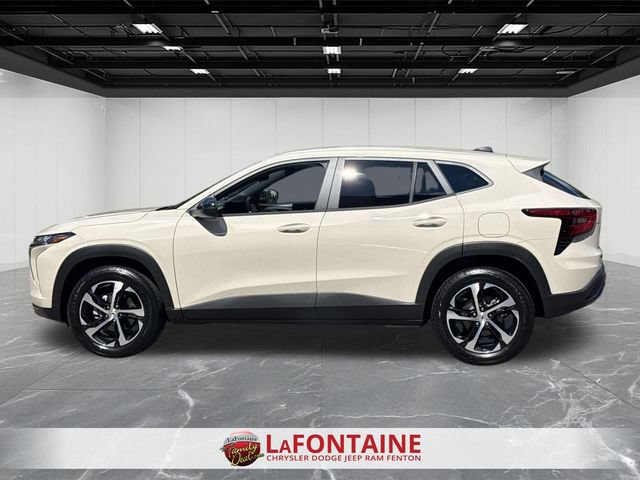Used 2026 Chevrolet Trax RS w/ Driver Confidence Package FWD image 2
