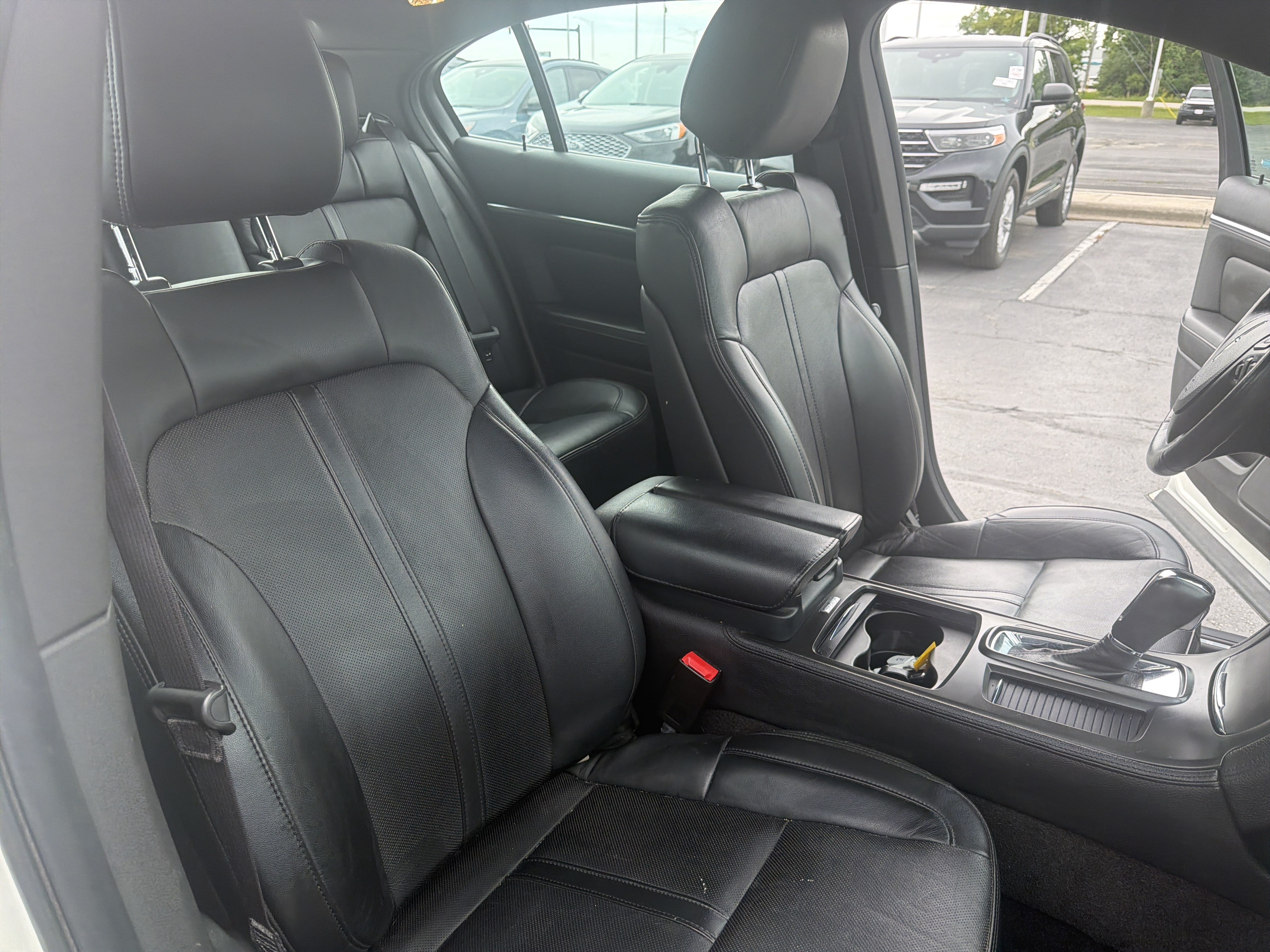 Used 2013 Lincoln MKS AWD image 26