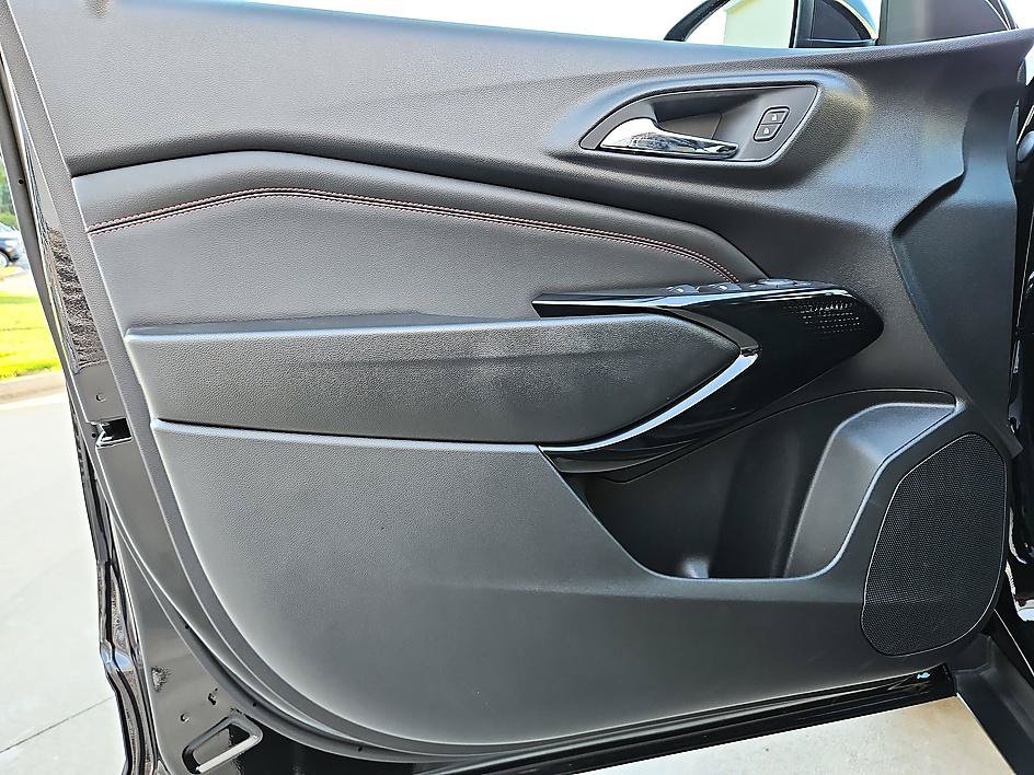 New 2026 Chevrolet Trax RS w/ Sunroof Package FWD image 13