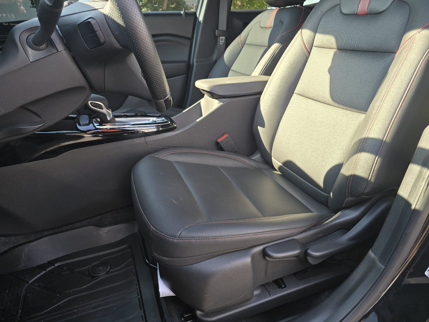Certified 2024 Chevrolet Trax RS FWD image 29