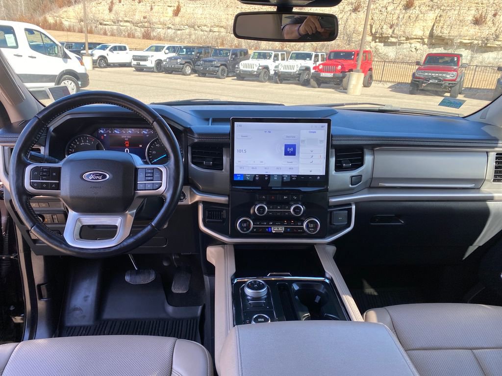 Used 2024 Ford Expedition Max XLT image 13