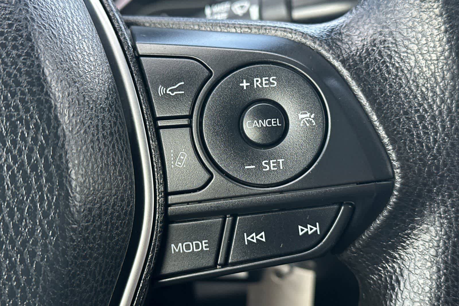 Used 2018 Toyota Camry LE FWD image 27