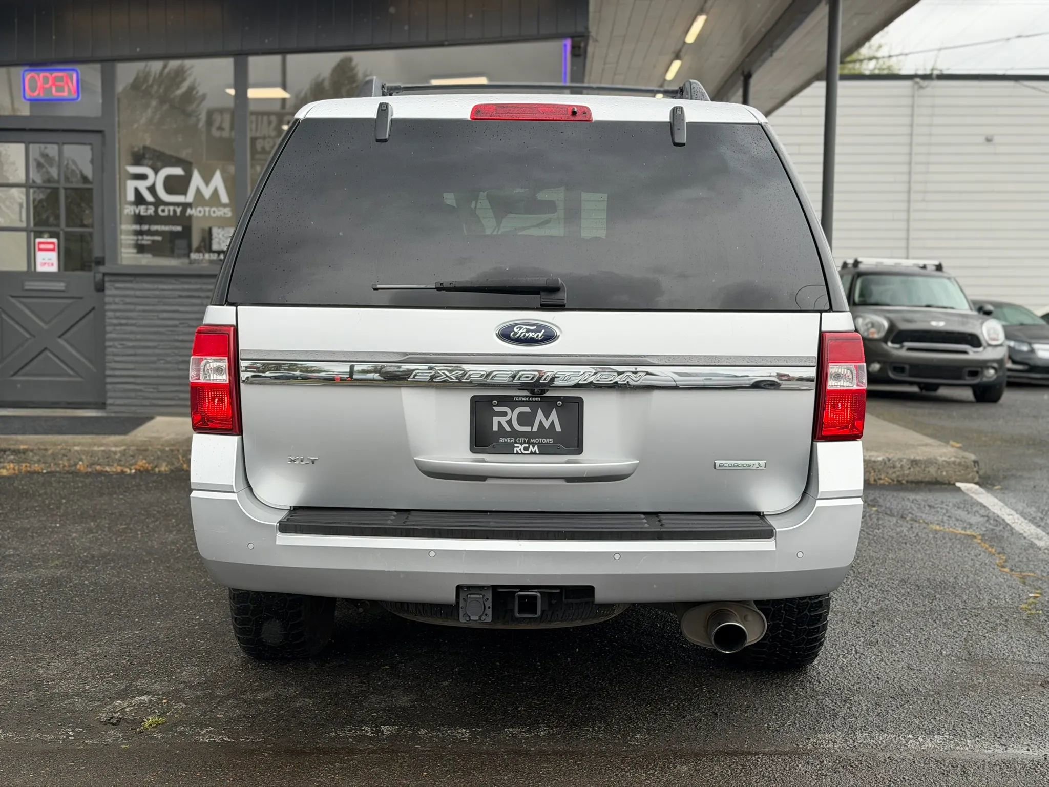 Used 2017 Ford Expedition XLT image 6