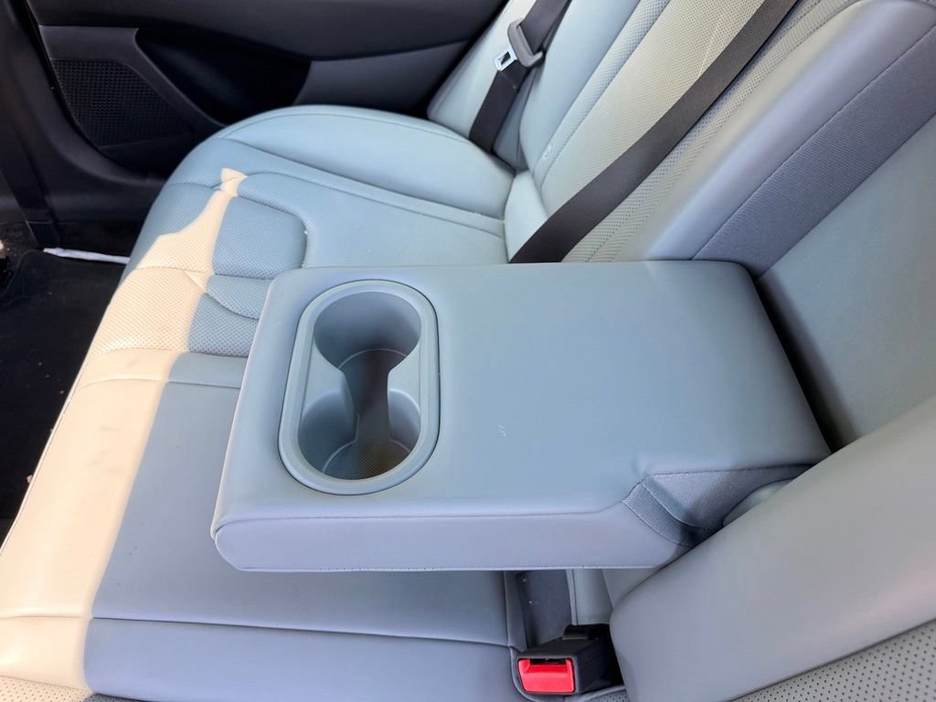 Used 2025 Hyundai Elantra Limited FWD image 39