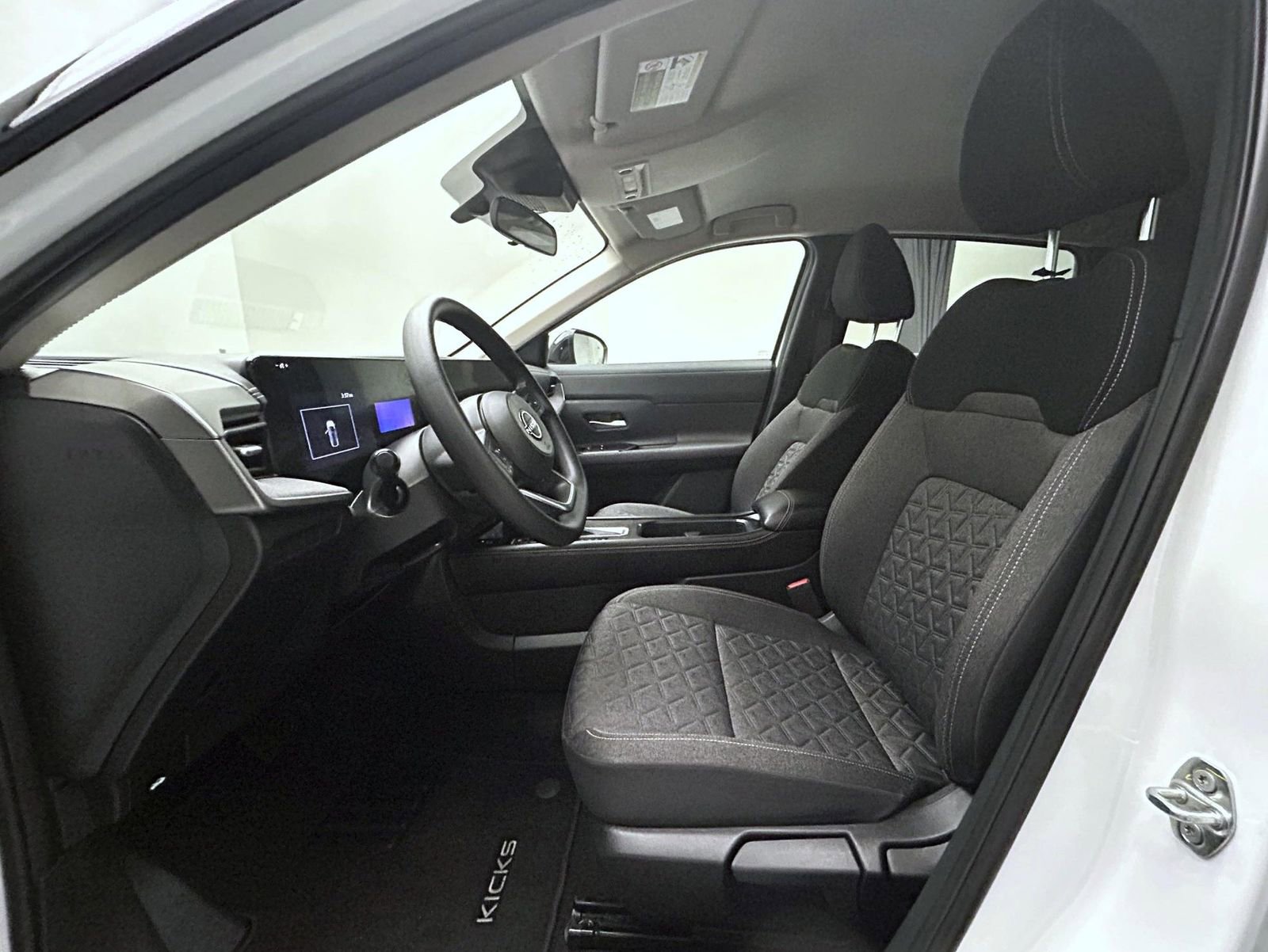 Used 2025 Nissan Kicks SV image 10