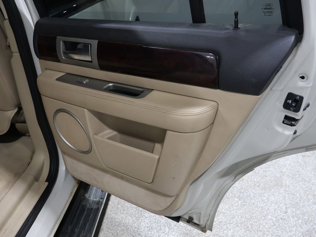 Used 2006 Lincoln Navigator Luxury image 26
