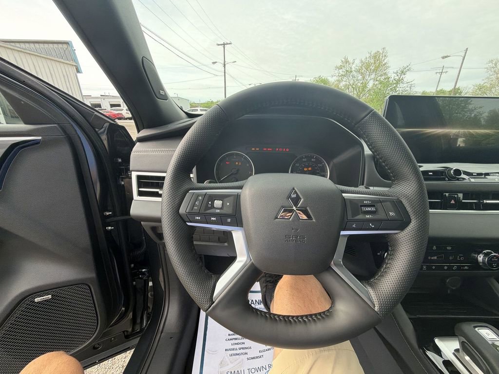 New 2026 Mitsubishi Outlander LE AWD/4WD image 14