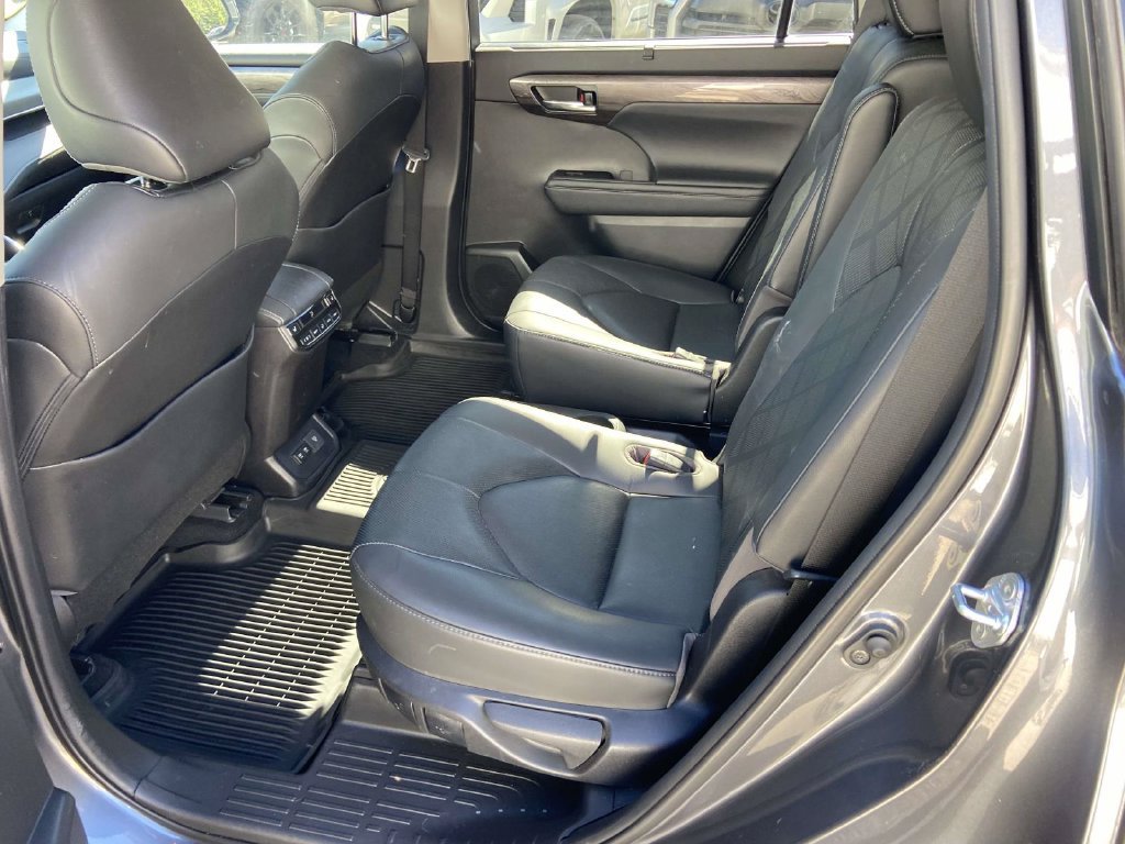 Used 2020 Toyota Highlander Platinum AWD/4WD image 20
