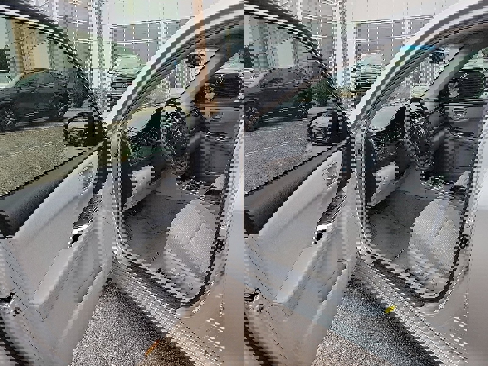 Used 2016 Toyota Camry LE image 9