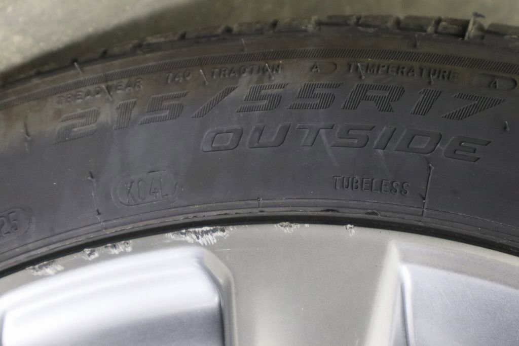 Used 2015 Toyota Camry XLE w/ Moonroof Package image 40