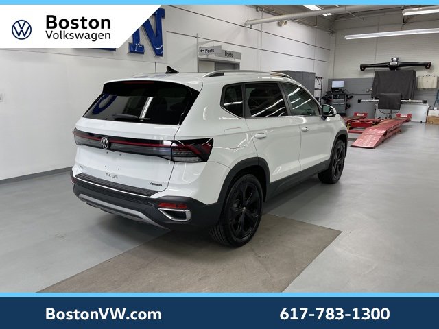 Used 2025 Volkswagen Taos SEL w/ Black Wheel Plus Package image 4