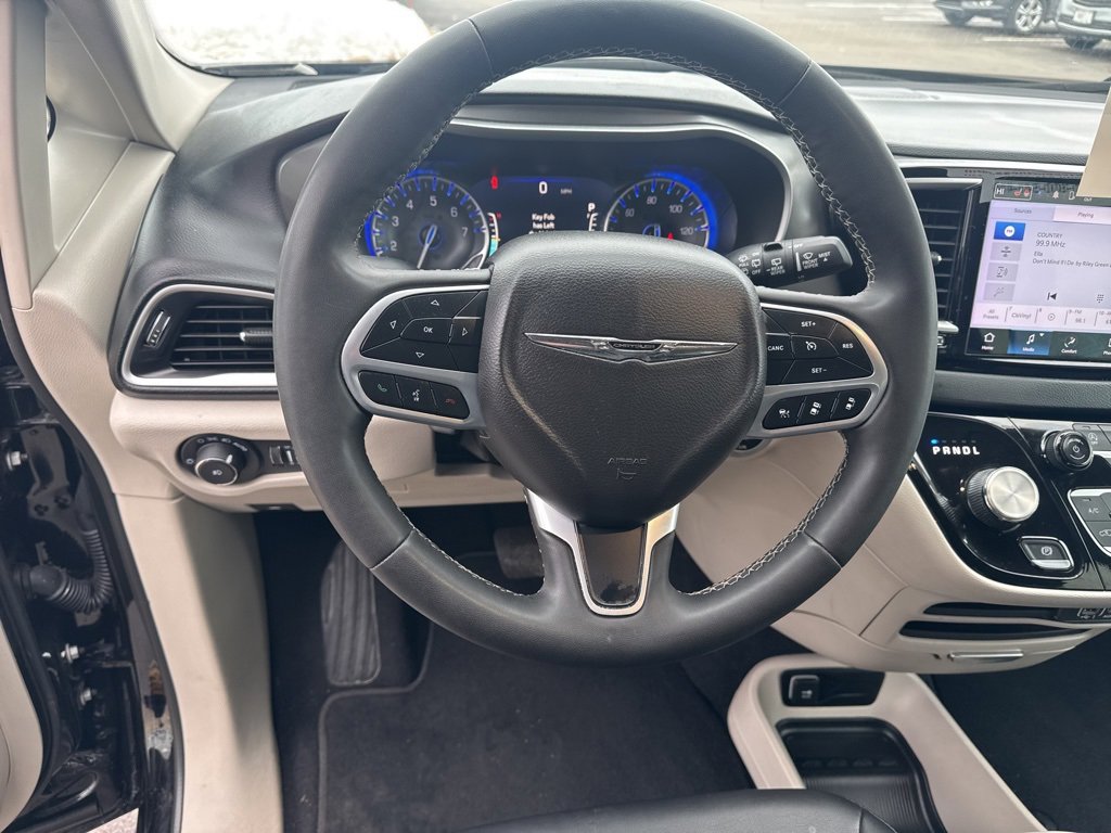 Used 2024 Chrysler Pacifica Touring-L image 36