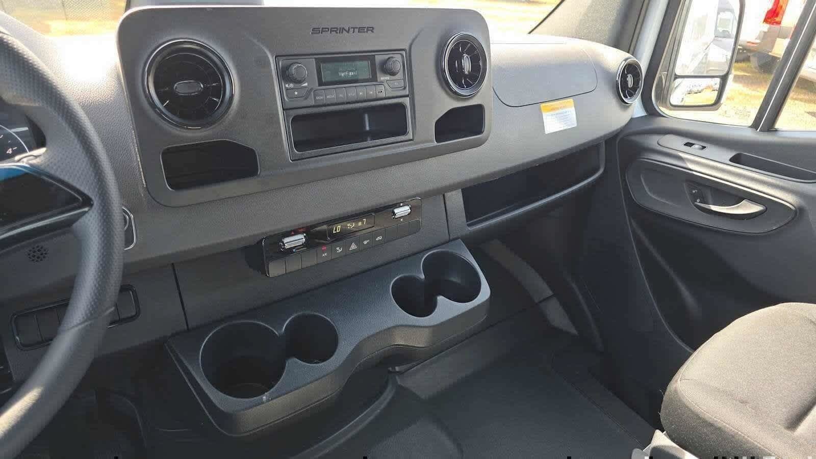 Used 2025 Mercedes-Benz Sprinter 2500 image 36