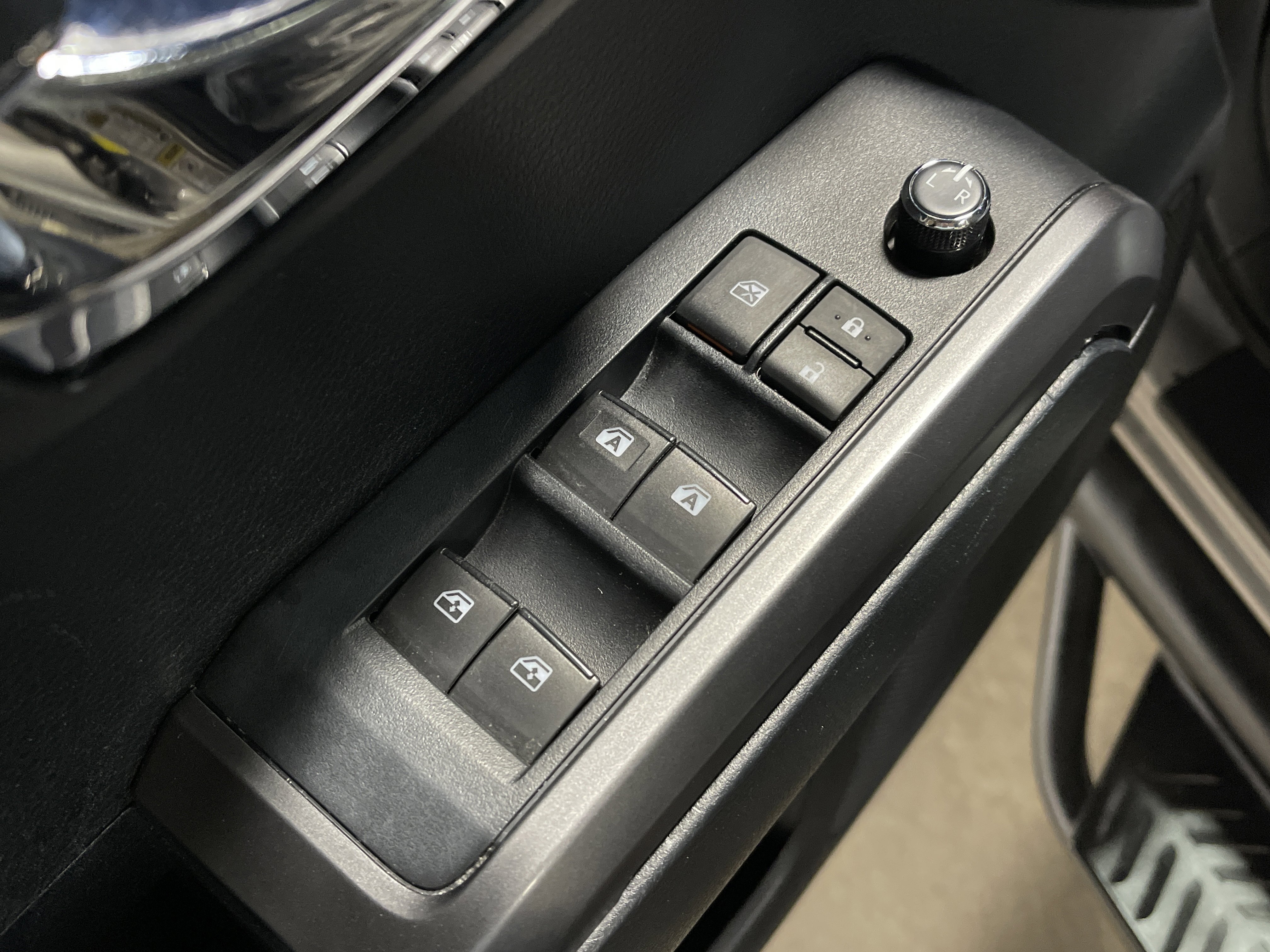 Used 2016 Toyota Tacoma TRD Off-Road image 12