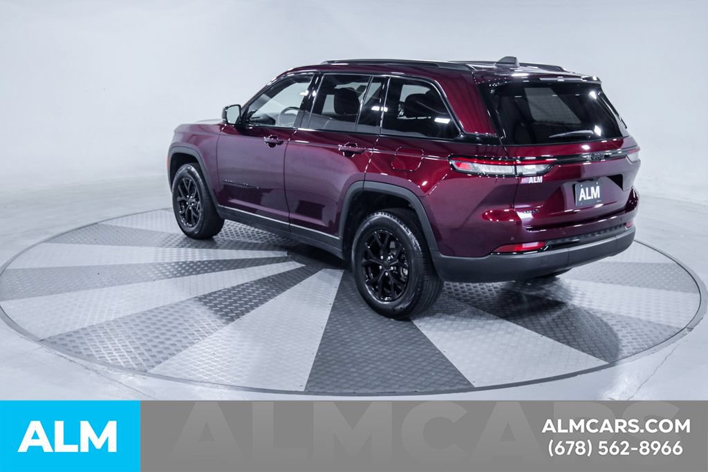 Used 2025 Jeep Grand Cherokee Altitude AWD/4WD image 5